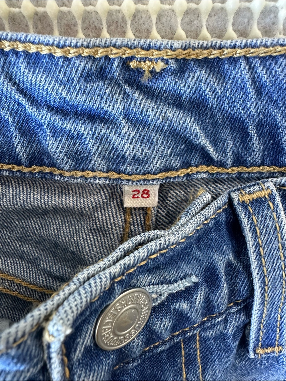 Levi's Wedgie Capri Jeans Next Saturday No Crease Medium Wash High Rise Size 28 - Picture 7 of 11